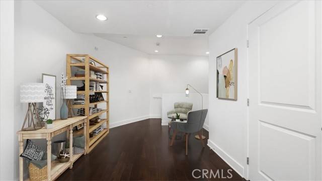 Studio City (los Angeles), CA 91604,13004 Valleyheart Drive #205