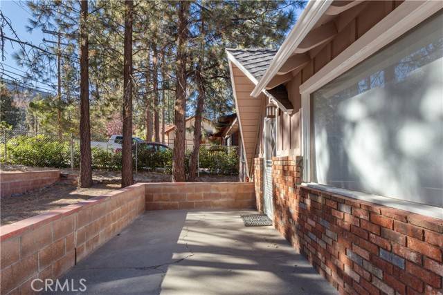 Wrightwood, CA 92397,592 Mountain View Avenue