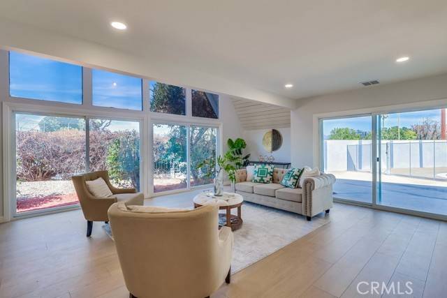 North Hills (los Angeles), CA 91343,9754 Swinton Avenue