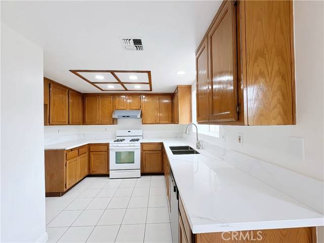 Montebello, CA 90640,877 S Greenwood Avenue