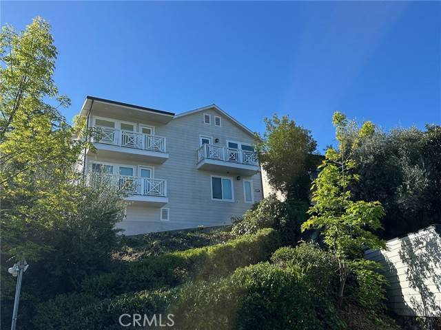 Los Angeles, CA 90068,3907 Fredonia Drive