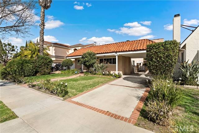Beverly Hills, CA 90211,124 N Le Doux Road