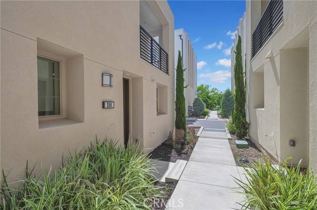Irvine, CA 92618,208 Harringay