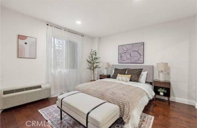 Long Beach, CA 90802,225 W 6th Street #206