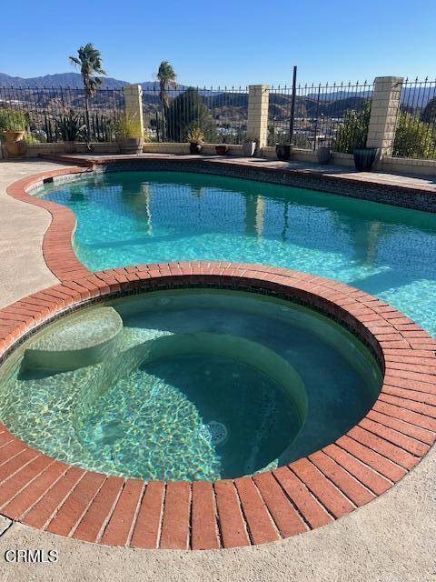 Valencia (santa Clarita), CA 91354,23054 La Granja Drive