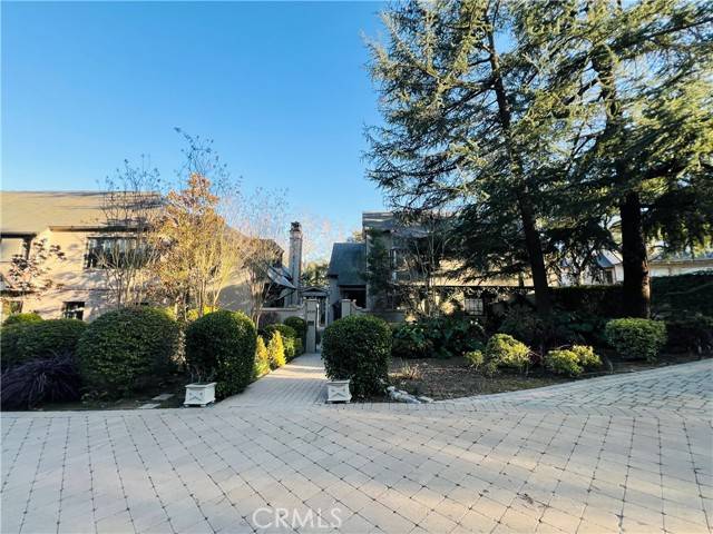 La Canada Flintridge, CA 91011,4110 Woodleigh Lane