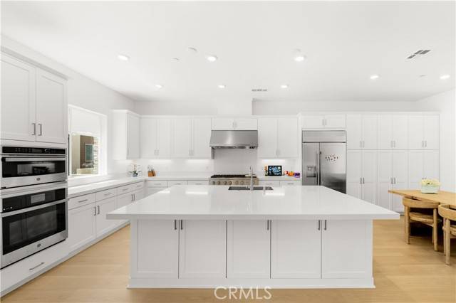 Valencia (santa Clarita), CA 91381,27125 Skyland way