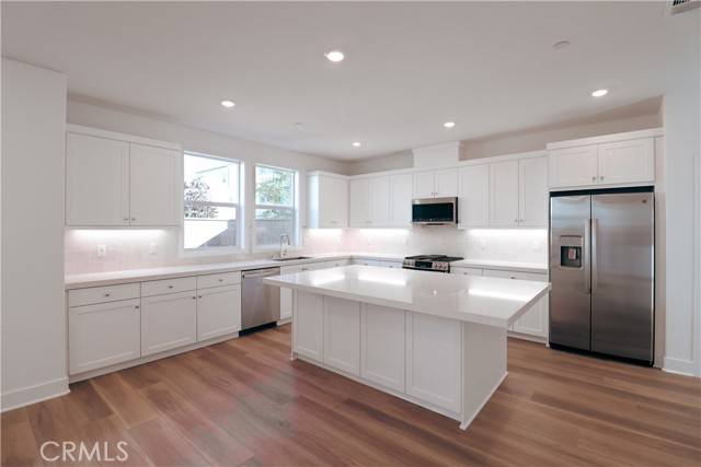 Irvine, CA 92618,418 Lobata