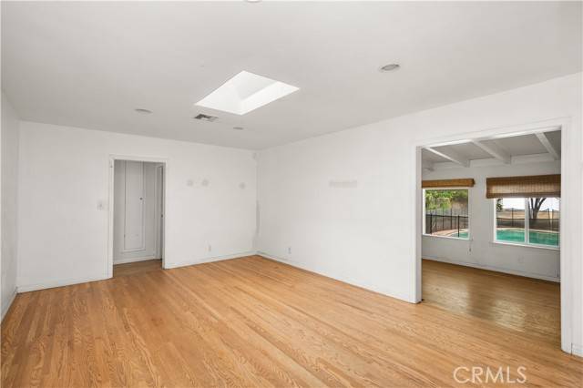 Woodland Hills (los Angeles), CA 91367,23221 Califa Street