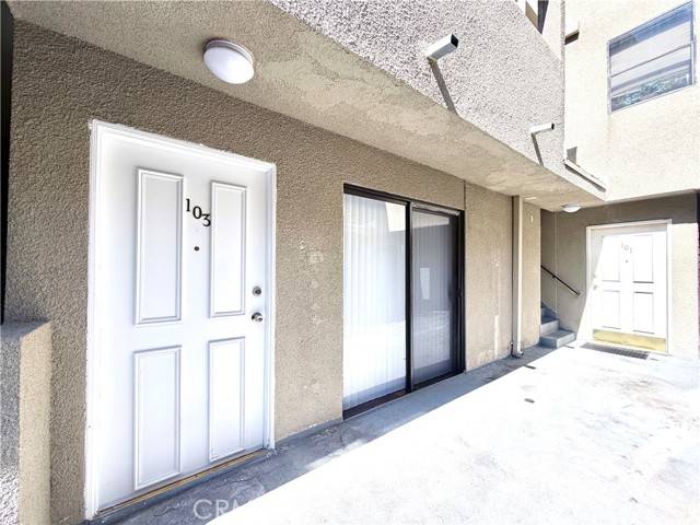 Sherman Oaks, CA 91423,13512 Moorpark Street #103