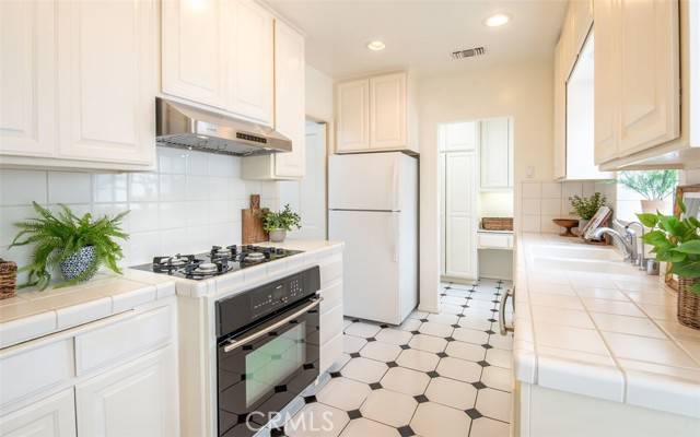 Pasadena, CA 91104,1595 Valencia Avenue