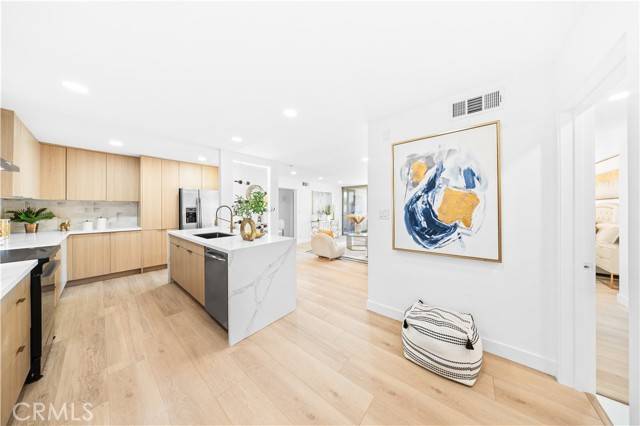 Los Angeles, CA 90046,1550 N Laurel Avenue #203