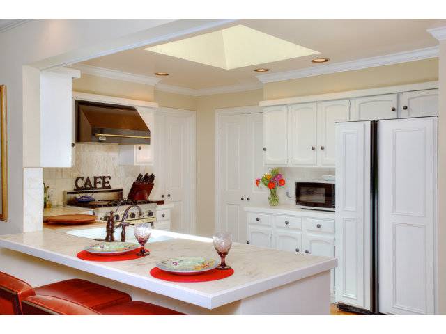 Hillsborough, CA 94010,2100 REDINGTON Road