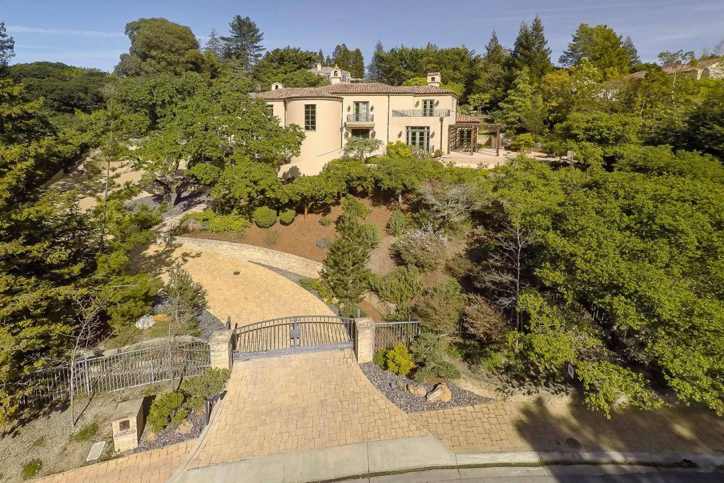 Hillsborough, CA 94010,16 Farm Lane