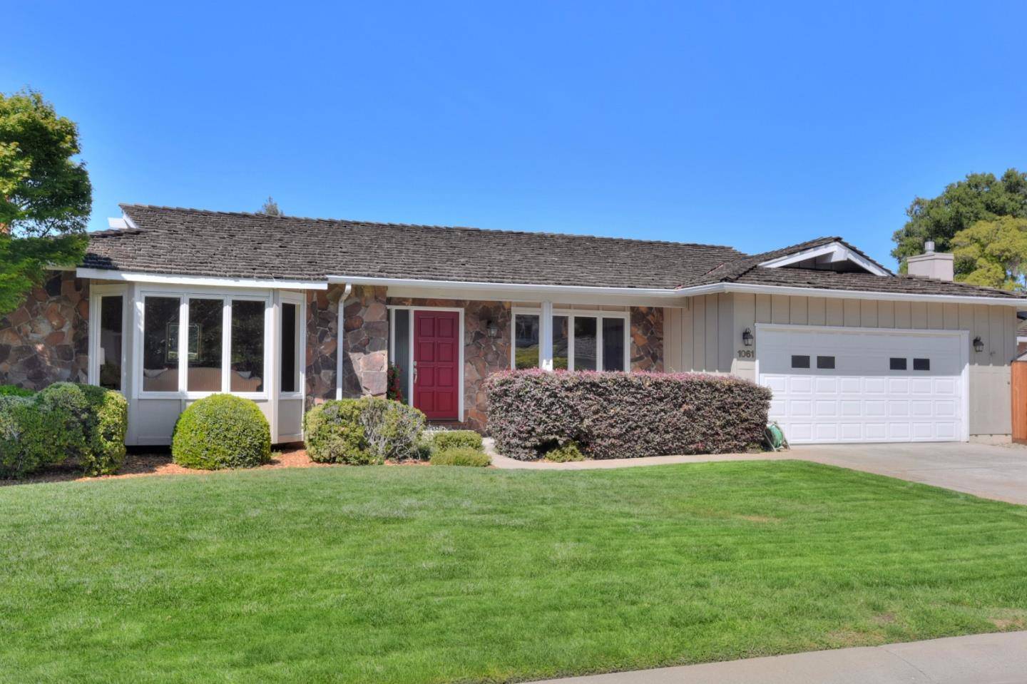 Los Altos, CA 94024,1061 Suffolk Way