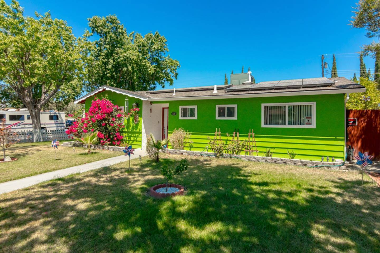 Los Banos, CA 93635,438 Mandarin Avenue