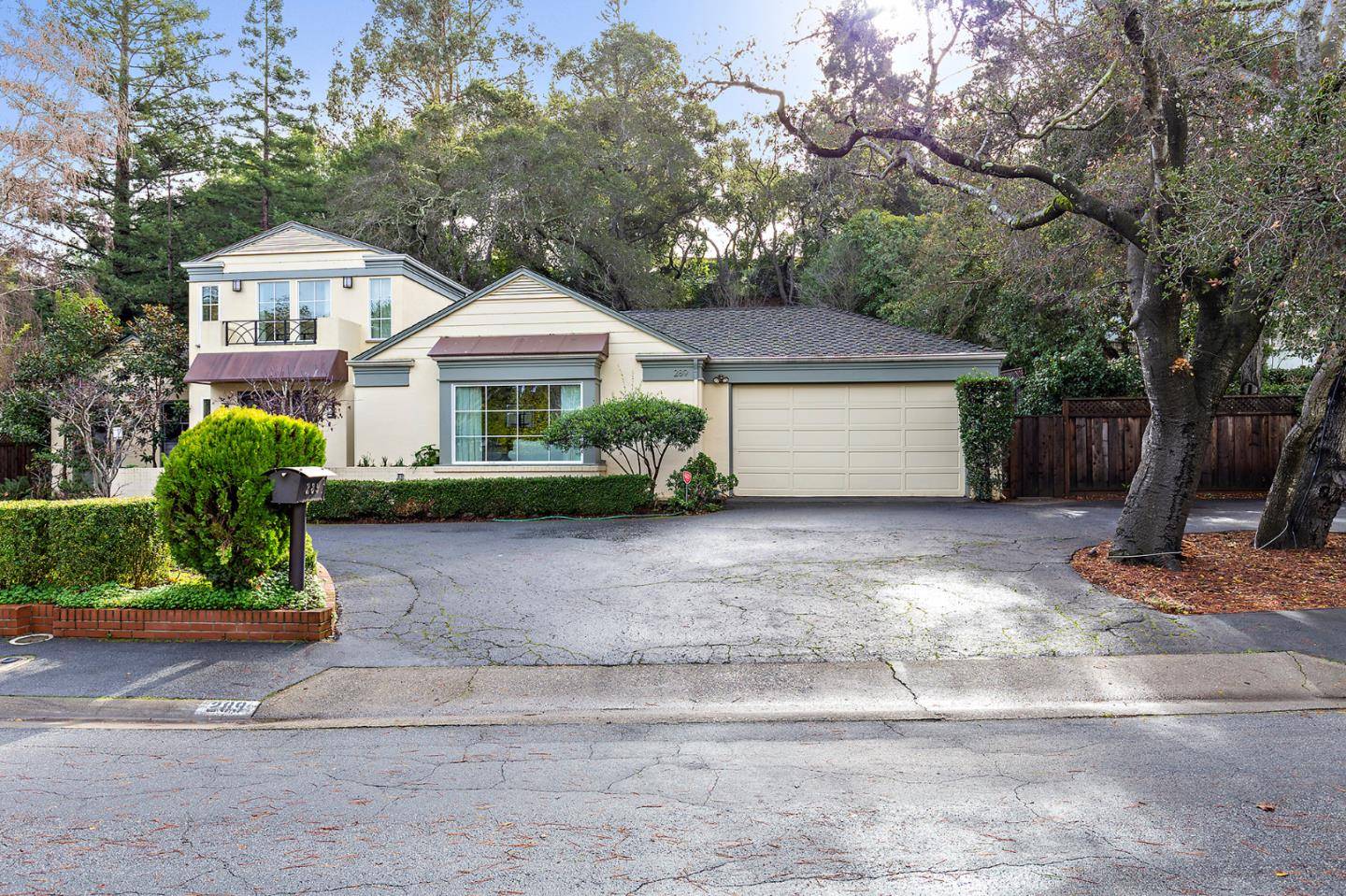 Hillsborough, CA 94010,289 Bridge Road