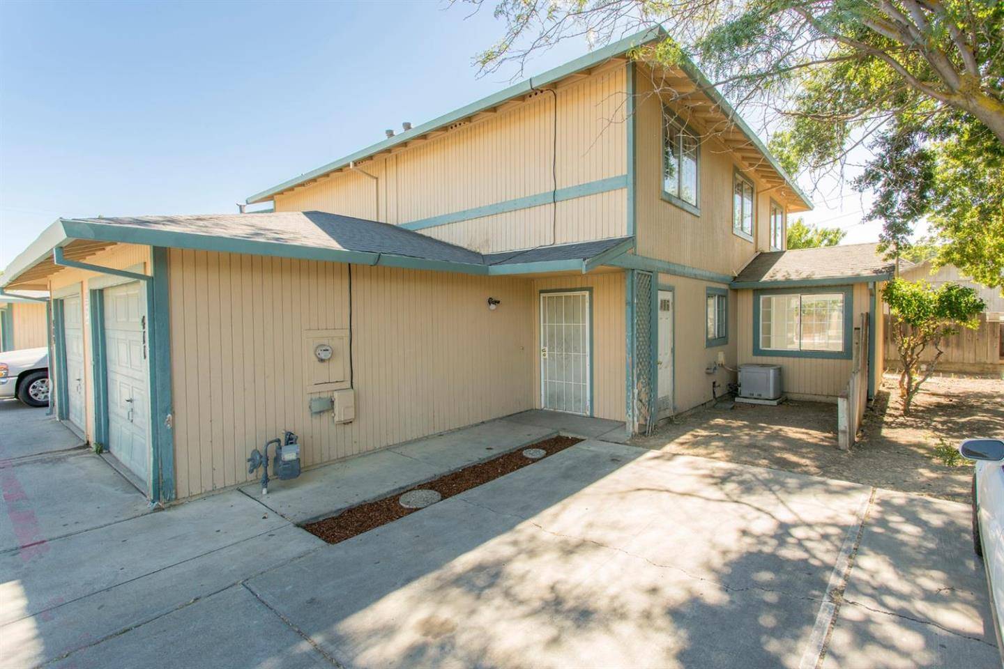 Los Banos, CA 93635,411 W J Street