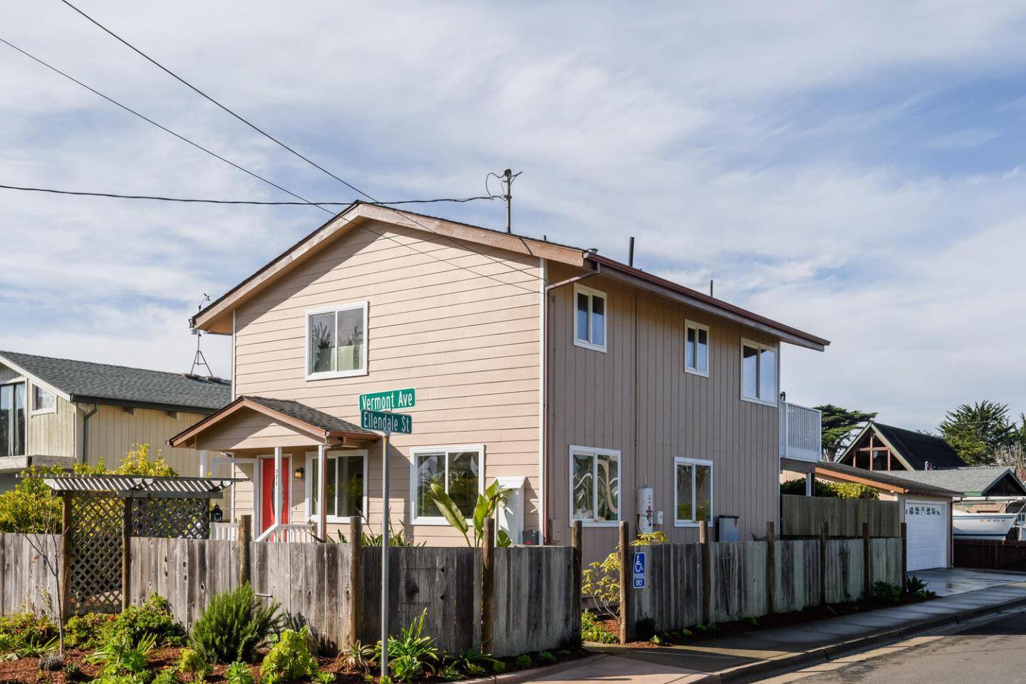 Moss Beach, CA 94038,371 Vermont Avenue