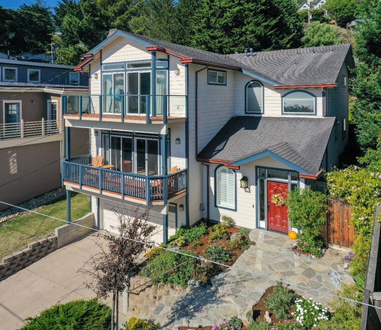 El Granada, CA 94018,1055 Columbus Street