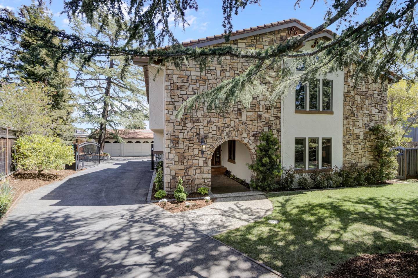 Los Altos, CA 94024,370 Quinnhill Road