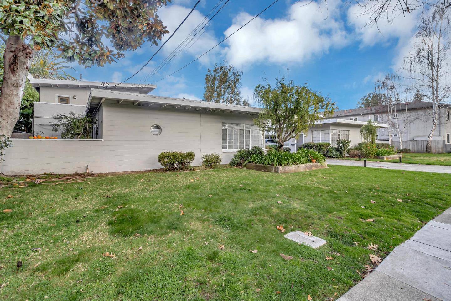 Menlo Park, CA 94025,632 University Drive