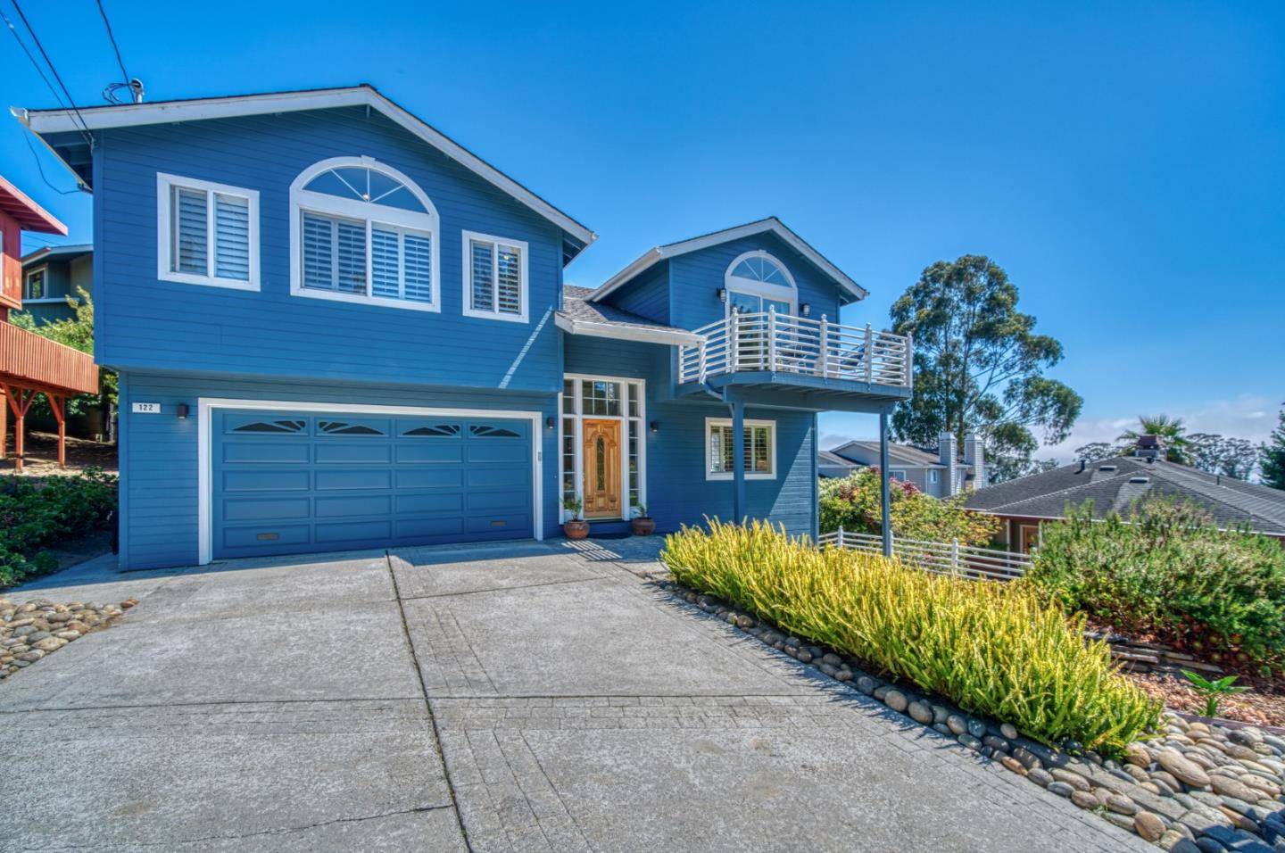 El Granada, CA 94018,122 El Granada Boulevard