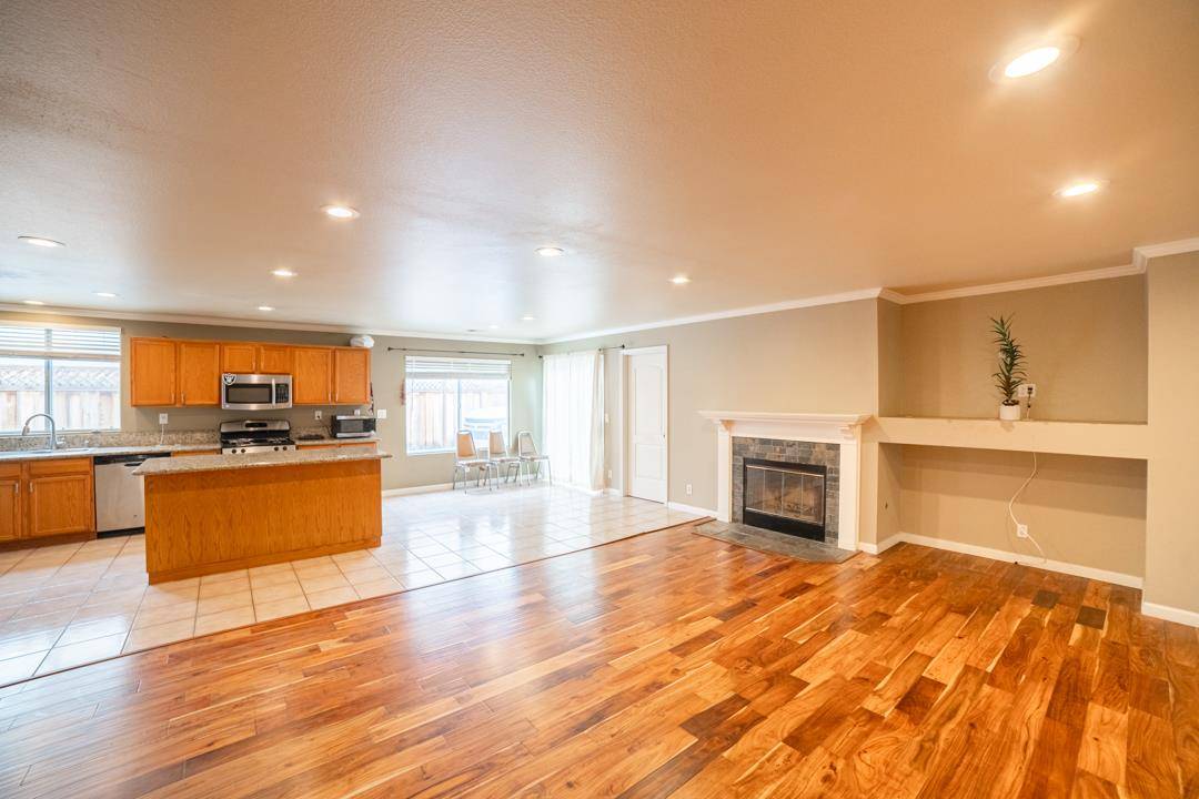 Hollister, CA 95023,2351 Driftwood Court