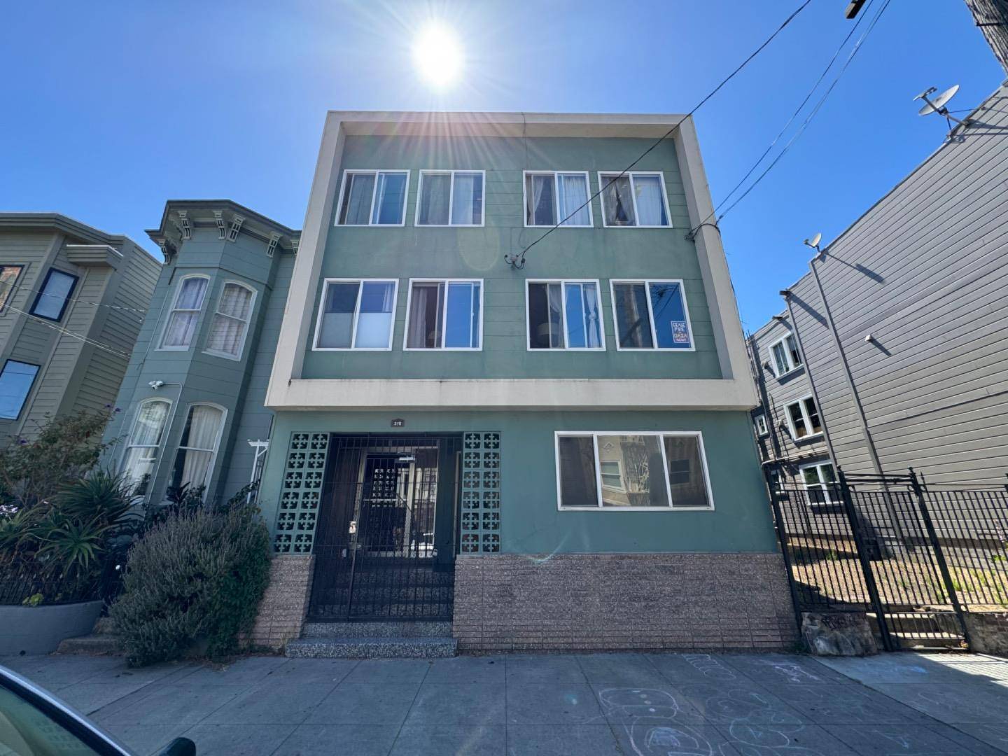San Francisco, CA 94110,370 Bartlett Street #2