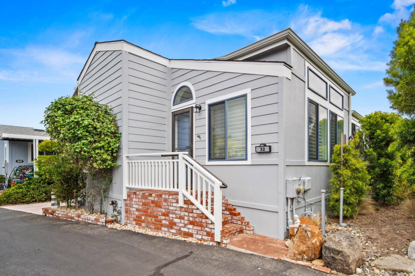 Pacific Grove, CA 93950,700 Briggs #32