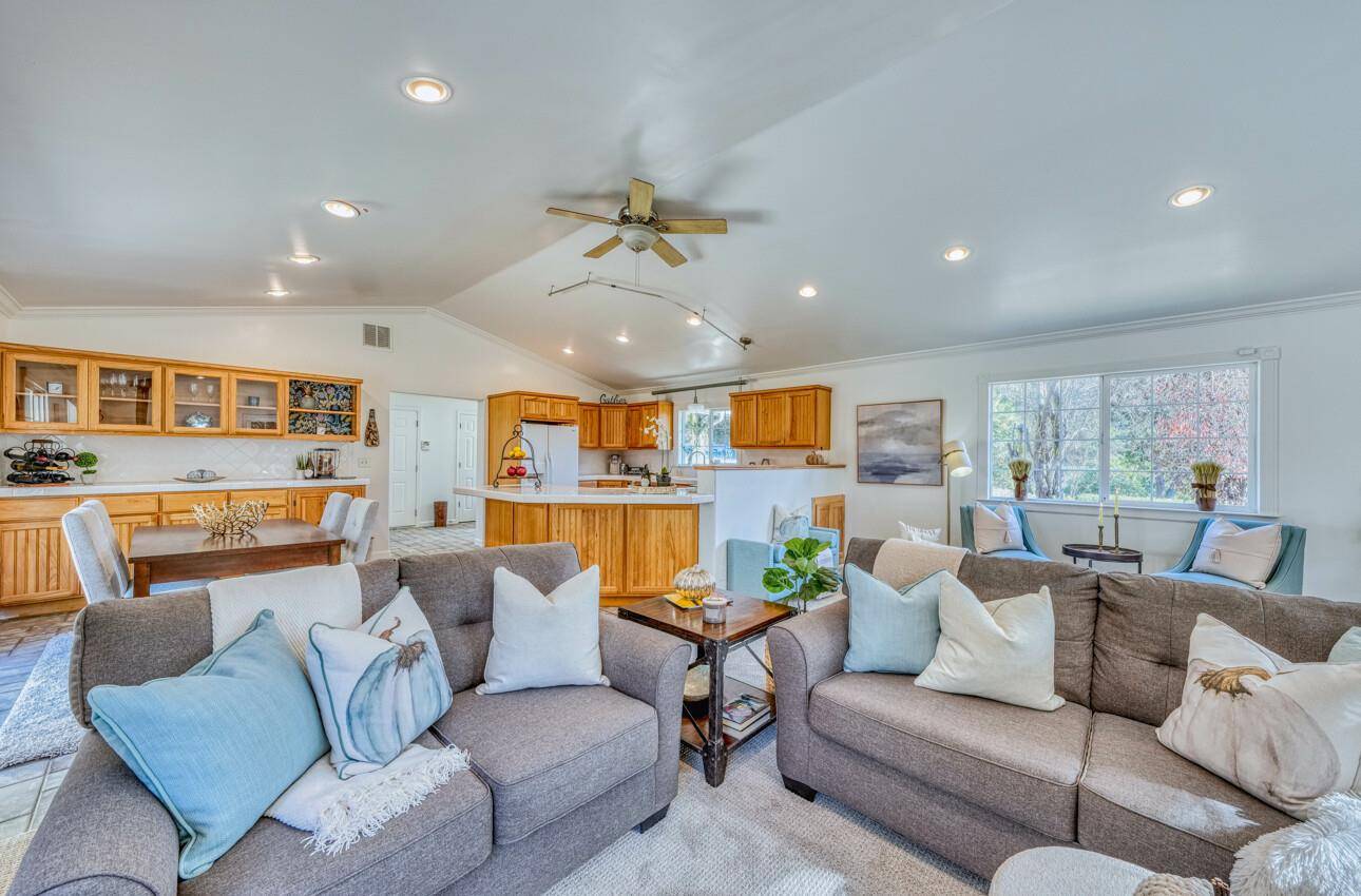 Prunedale, CA 93907,17209 McGuffie Road