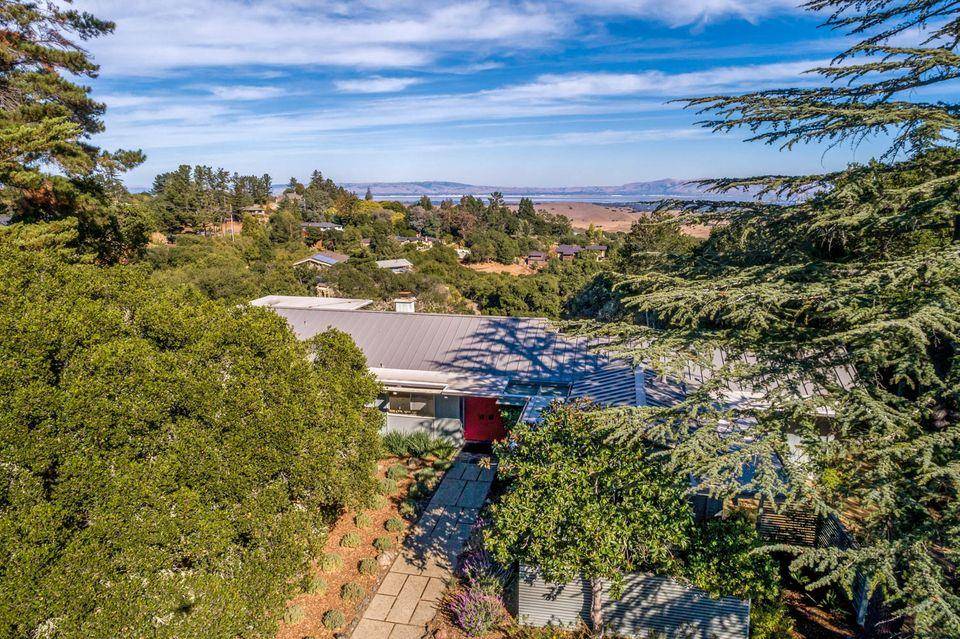 Portola Valley, CA 94028,220 Golden Oak Drive