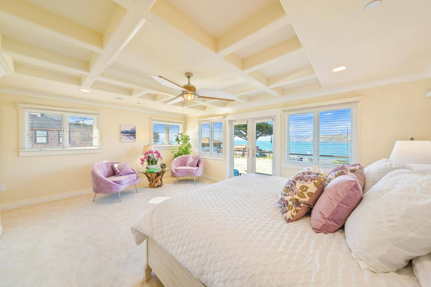 Pacifica, CA 94044,1207 Danmann Avenue