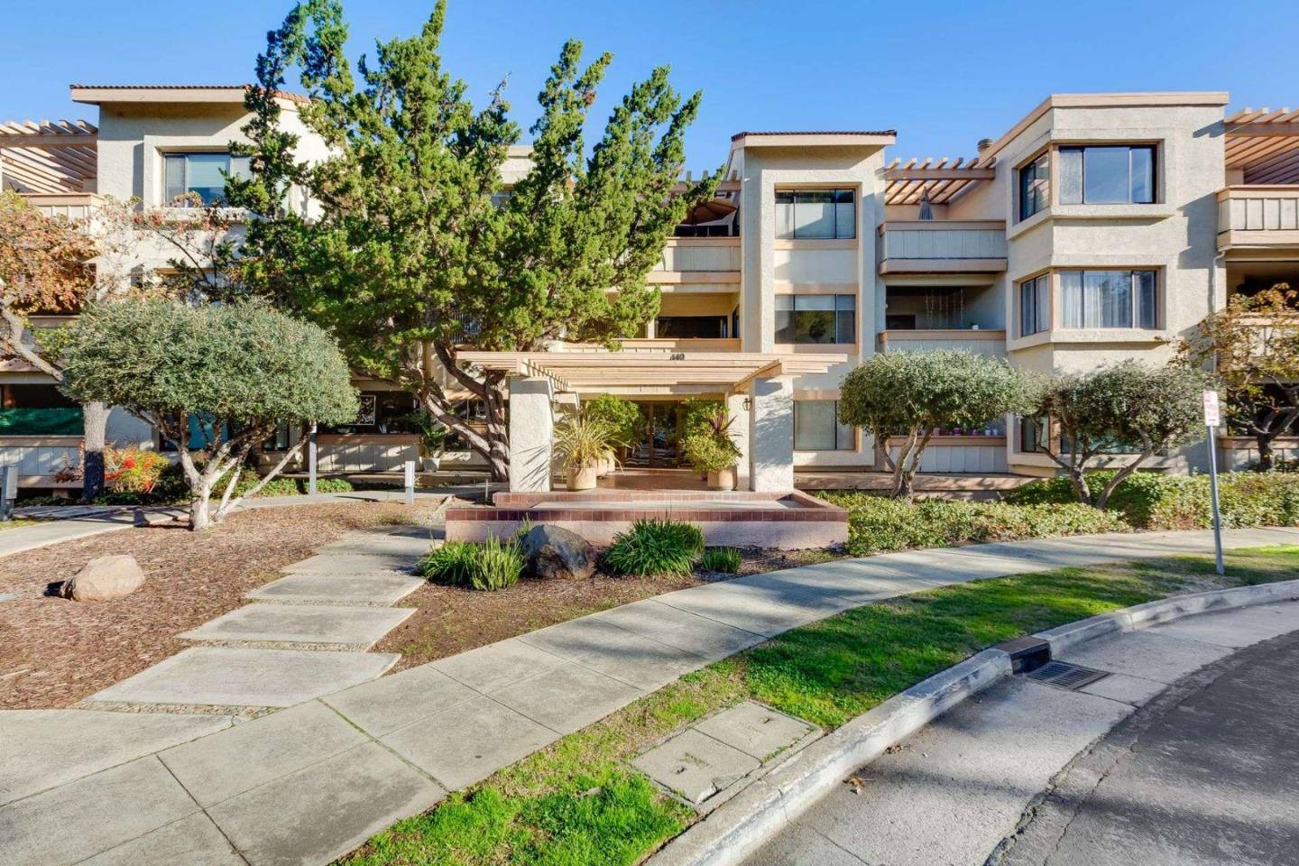 Palo Alto, CA 94306,440 Cesano Court #207