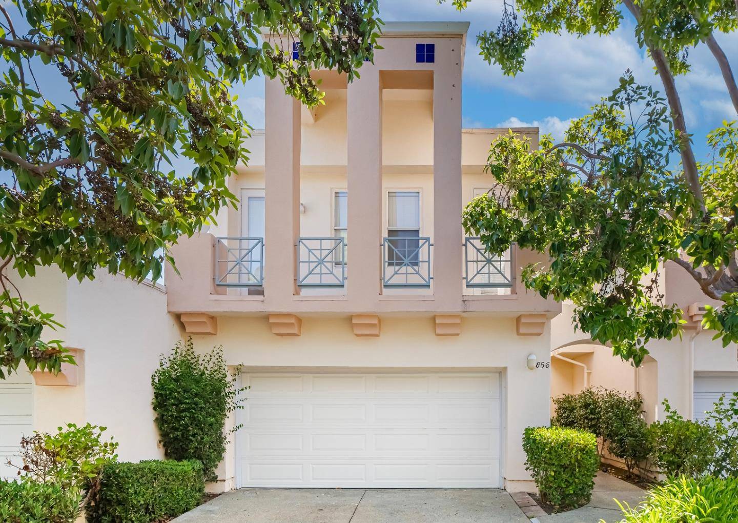 Redwood City, CA 94065,856 Lakeshore Drive