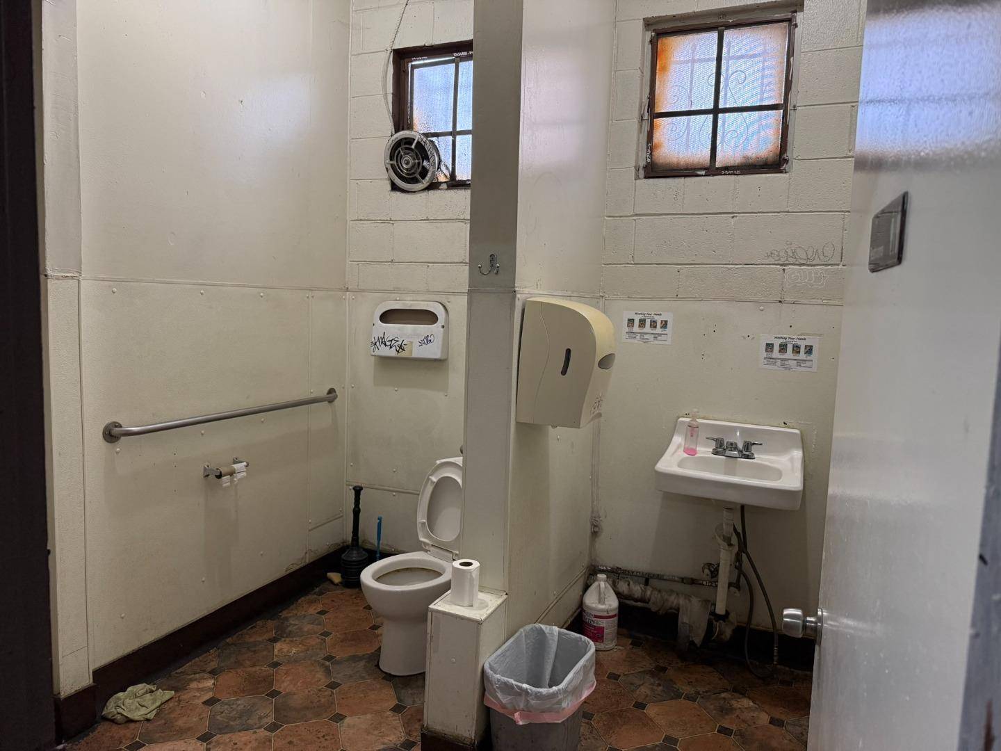 Oakland, CA 94607,945 Wood Street