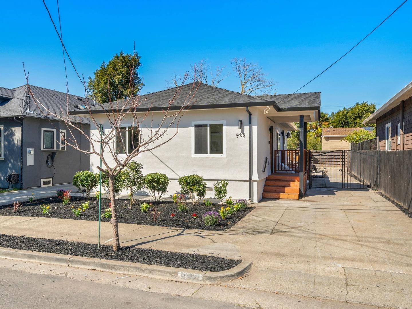 Oakland, CA 94608,998 55th Street