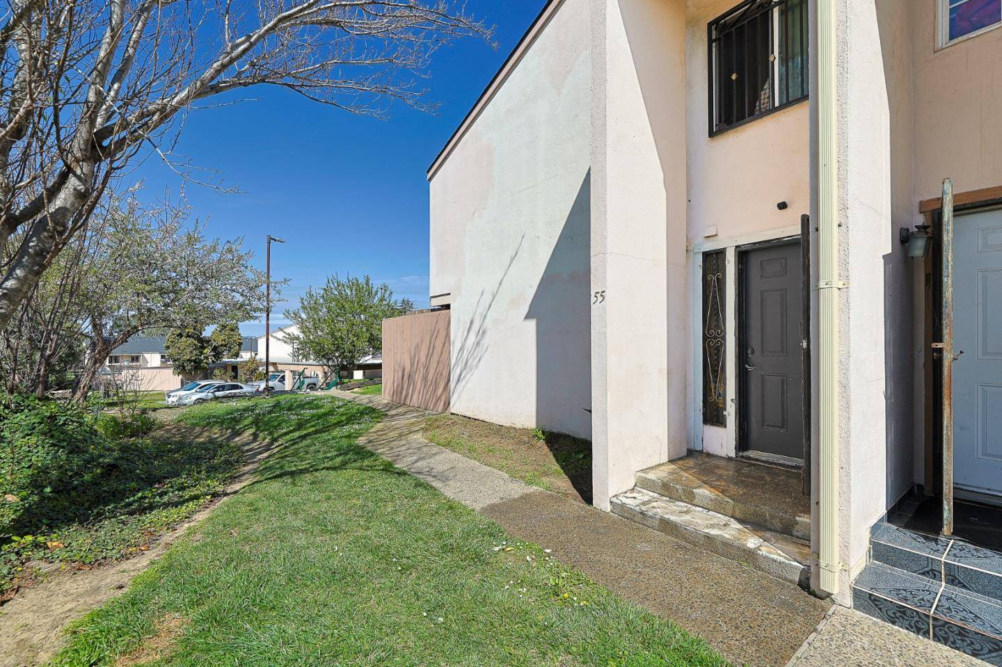 Salinas, CA 93905,918 Acosta Plaza #55