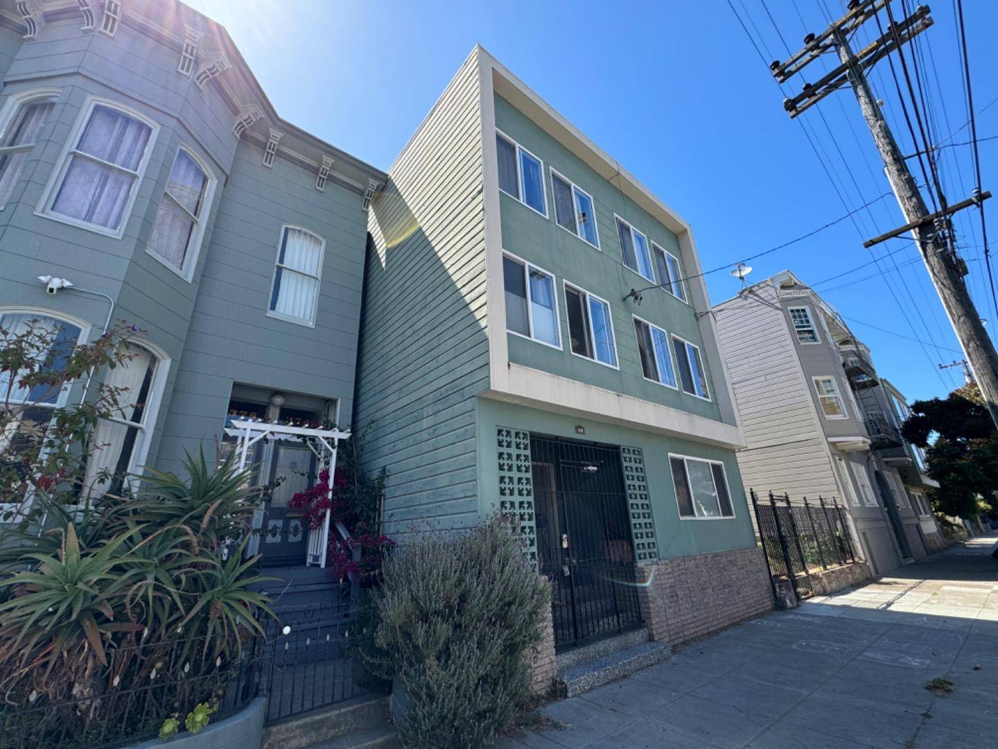 San Francisco, CA 94110,370 Bartlett Street #3
