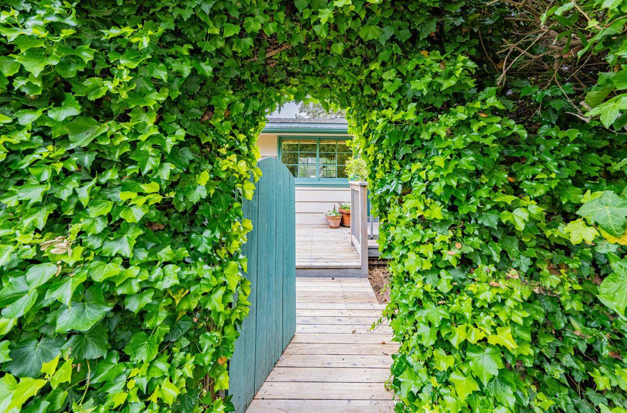 Carmel, CA 93921,2 SE 8th Avenue