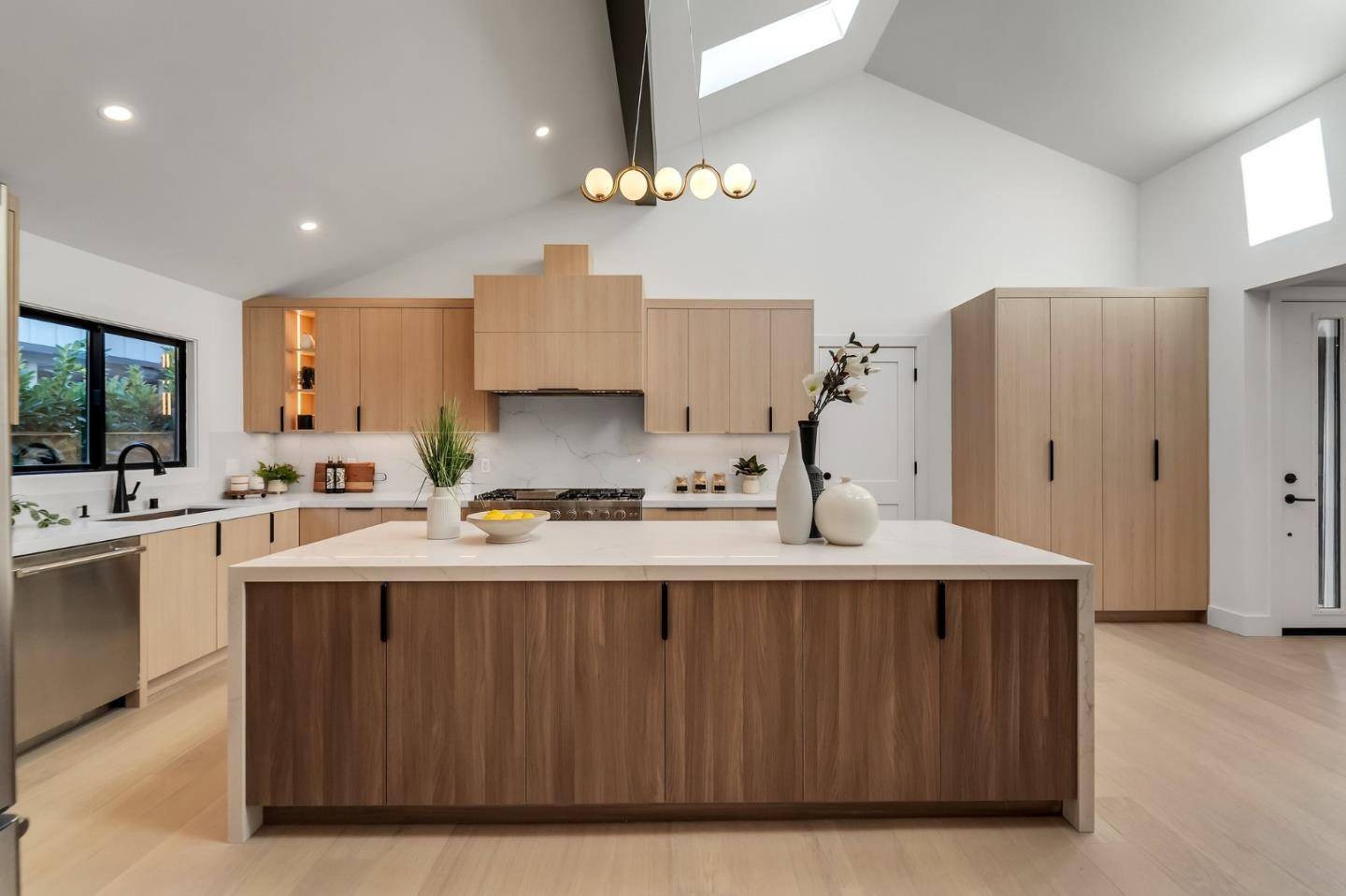 Menlo Park, CA 94025,2071 Oakley Avenue