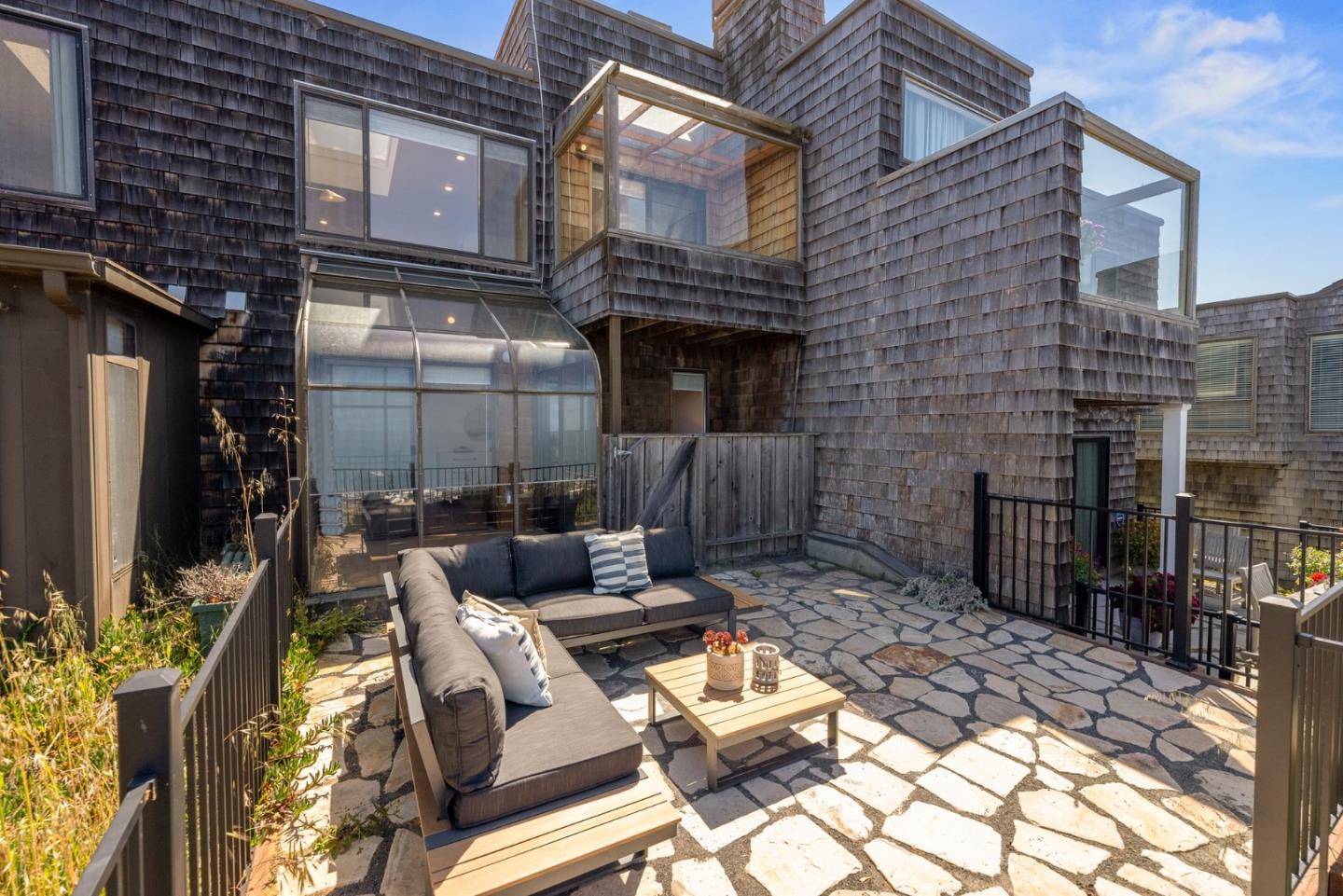 Pacifica, CA 94044,278 Beachview Avenue #24