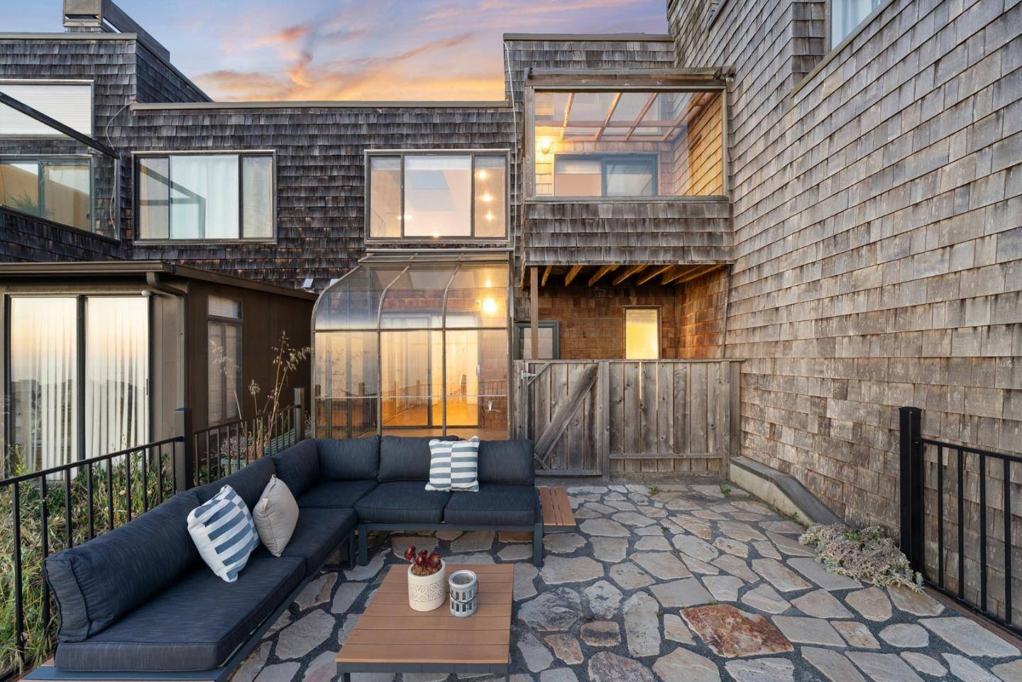 Pacifica, CA 94044,278 Beachview Avenue #24
