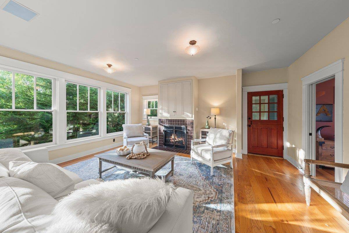 Half Moon Bay, CA 94019,385 Miramar Drive