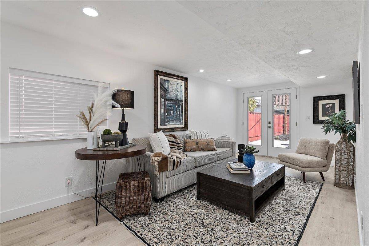 Sunnyvale, CA 94089,902 Blazingwood Drive