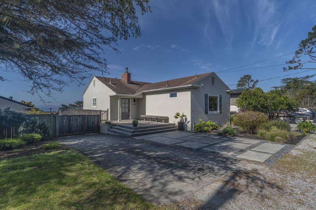Moss Beach, CA 94038,854 Kelmore Street