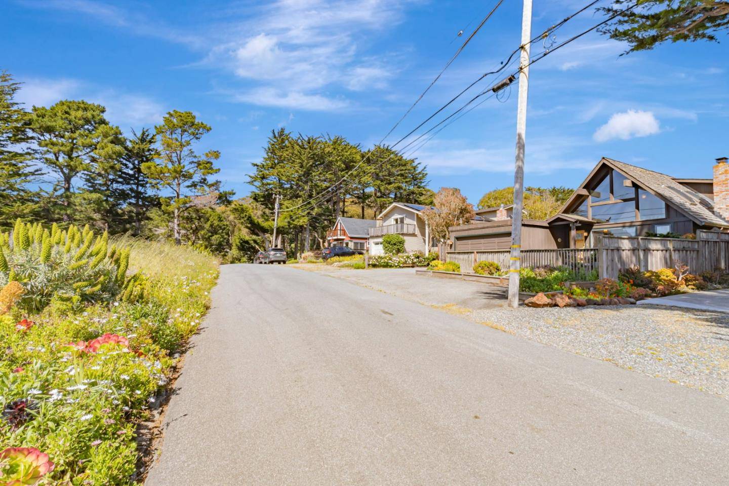 Montara, CA 94037,1025 Tamarind Street