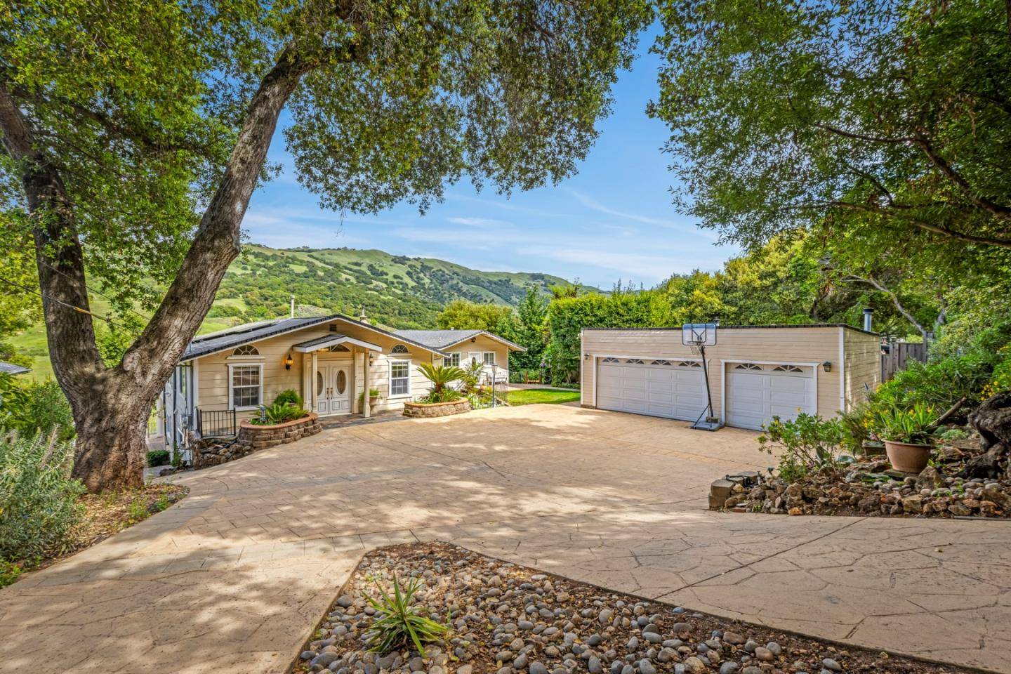 Morgan Hill, CA 95037,17480 Hoot Owl Way