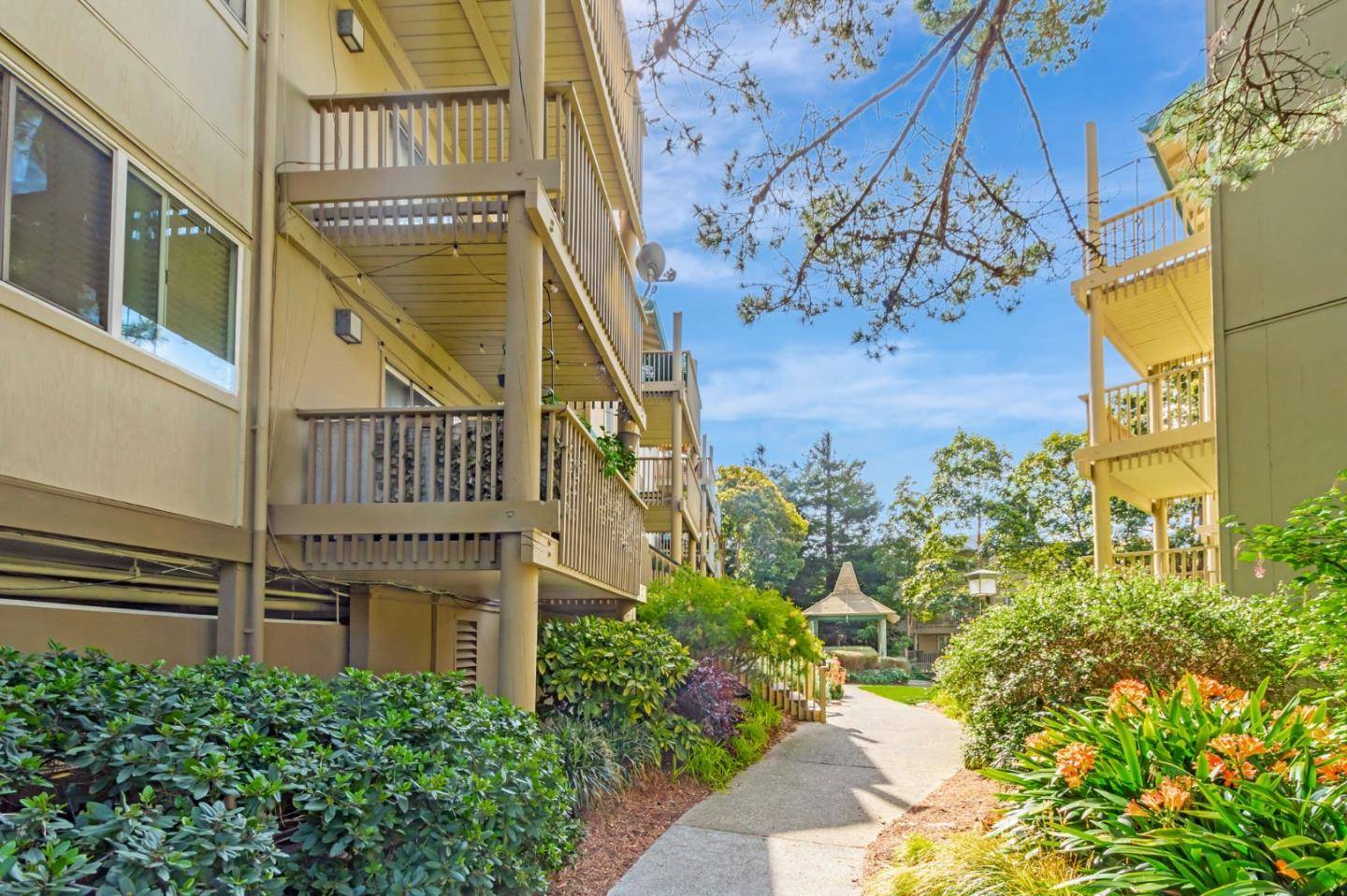 Daly City, CA 94015,373 Half Moon Lane #307
