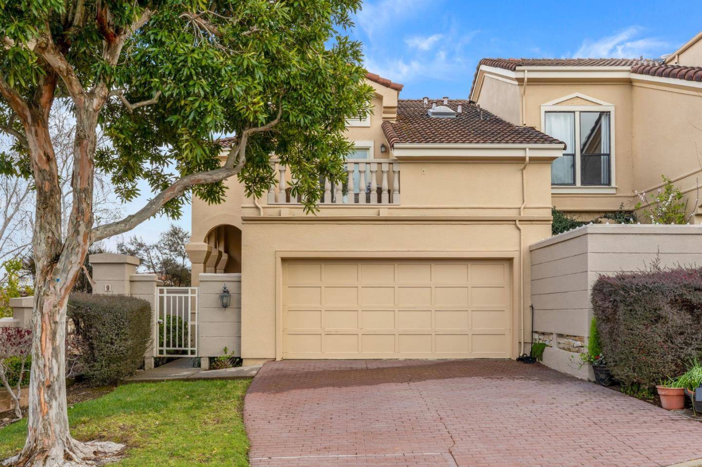 San Carlos, CA 94070,9 Mayflower Lane